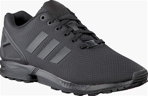 zwarte lak adidas sneakers